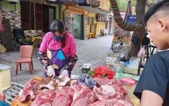 Lợn hơi “rơi” sát ngưỡng 70.000 đồng/kg, giá thịt bán lẻ vẫn đắt gấp đôi