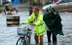 Mưa lớn khiến nhiều tuyến phố ở Bắc Giang, Thái Nguyên ngập úng, chia cắt