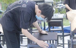 Đà Nẵng: Nhà hàng hối hả dọn dẹp chờ đón khách sau thời gian dài chống dịch
