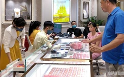 Giá vàng hôm nay 10/9: Bật tăng, vàng thế giới lên sát mốc 1.950 USD/ounce