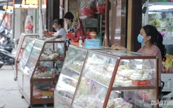 Cảnh ảm đạm hiếm thấy ở cửa hàng bánh trung thu truyền thống phố Thụy Khuê