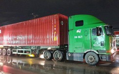 Trên đường đi thăm mẹ mới sinh, bé gái 3 tuổi bị xe container cán tử vong