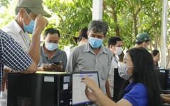 Ngày đầu được mở cửa, người dân ùn ùn từ Đà Nẵng ra Huế