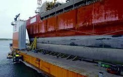 Khẩn trương đưa tàu neo đậu tránh bão số 5