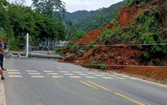 200m3 đất sạt lở kéo đổ cột điện ngang đường, cửa ngõ TP Hà Giang ùn tắc