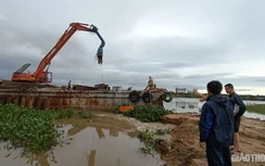 Đà Nẵng: Cận cảnh hối hả tháo dỡ 2 đập ngăn mặn trước giờ bão số 5 đổ bộ