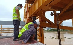 Điều "hiếm thấy, ít biết" về cầu vàng đi bộ qua sông Hàn