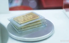 Giá vàng hôm nay 22/9: Lao dốc