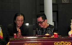 Tùng Dương khóc nghẹn nhớ Phó Đức Phương: Chú ôm và hôn má tôi!