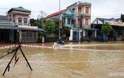 QL6 đoạn qua tỉnh Hòa Bình ngập sâu trong nước, giao thông ách tắc cục bộ