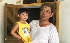 Tội cảnh bé gái mồ côi mẹ, nương nhờ ông ngoại