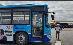 Nín thở xem lái xe buýt Transerco trổ tài lùi chuồng, ghép ngang điệu nghệ