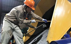 Cận cảnh đổ mẻ bêtông siêu tính năng đầu tiên dự án sửa mặt cầu Thăng Long