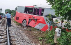 Vụ tàu va xe chở học sinh ở Hà Nội: Đường sắt kiến nghị xóa lối đi tự mở