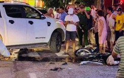 Xe máy không biển va chạm ô tô bán tải, 2 học sinh không đội MBH bị thương