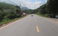 Nữ sinh đi xe máy tông mạnh đuôi xe container gây tai nạn liên hoàn ở QL18