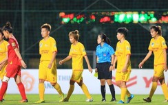 Video: Hình ảnh cực sốc tại giải bóng đá nữ quốc gia