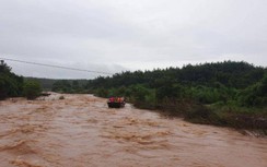 Vẫn chưa tìm được hai cha con bị lũ cuốn ở Gia Lai
