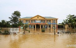 Nhiều nơi bị chia cắt do mưa lũ, 23.000 học sinh Hà Tĩnh phải nghỉ học