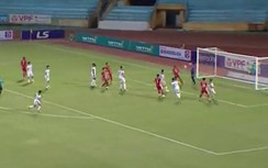 Video: Thủ thành HAGL mắc sai lầm không thể tin nổi khiến đội nhà trả giá