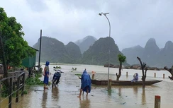 "Liều mình” vượt nước lũ lớn, 1 người bị cuốn trôi mất tích