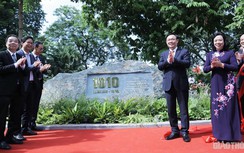 Gắn biển công trình 254 tỷ bên hồ Hoàn Kiếm mừng 1010 Thăng Long- Hà Nội