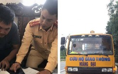 CSGT bắt quả tang xe cứu hộ giao thông chạy ngược chiều trên cao tốc