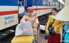 CSGT đường sắt trắng đêm chuyển tải các chuyến tàu Bắc Nam