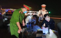 Tuần tra xuyên đêm, phát hiện lái xe con dương tính với ma tuý trên cao tốc