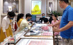 Giá vàng hôm nay 14/10: Giảm mạnh, vàng "thủng" mốc 1.900 USD/ounce