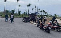 Chạy xe máy tốc độ cao đâm mạnh xe tải, hai nam học sinh thương vong