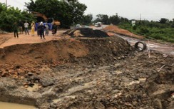 Nước lũ khiến QL25 qua Gia Lai bị chia cắt nhiều giờ, Quảng Nam ngập sâu