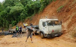 22 chiến sỹ bị đất vùi lấp: Cận cảnh khắc phục sạt lở đường vào Sư đoàn 337