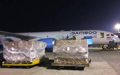 Tặng vé máy bay cho tổ chức, cá nhân hoạt động thiện nguyện hỗ trợ đồng bào lũ lụt