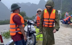 Chùm ảnh: QL1A, đường Hồ Chí Minh biến thành sông sau mưa bão