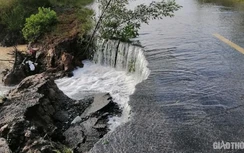 Mưa lớn, hàng loạt quốc lộ qua Cà Mau bị hư hỏng nghiêm trọng