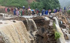 Mưa lũ miền Trung: Còn những đoạn tuyến nào ách tắc?