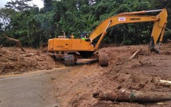 Trực thăng đưa 2 lãnh đạo xã bị thương nặng trong lúc cứu dân ra ngoài