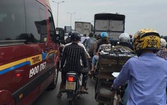 Bất an xe tải “cướp” làn đường