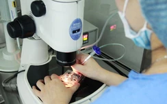 Vỡ òa hạnh phúc được làm cha dù vô tinh