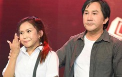 Vô tư lăn lộn trên sân khấu, con gái nuôi của Kim Tử Long suýt sảy thai