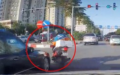 Trả giá vì vừa đi đường vừa dán mắt vào điện thoại