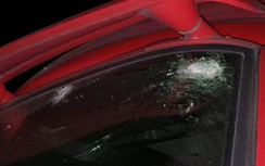 Nhóm thanh niên ném vỡ kính 15 xe container… cho vui