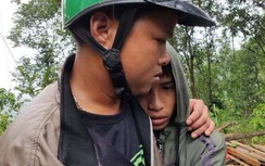 Ám ảnh hình ảnh con Bí thư xã Trà Leng run rẩy trước cảnh bới đất tìm cha