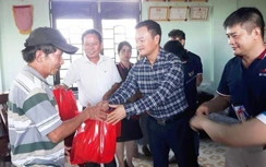 Cùng Báo Giao thông hỗ trợ miền Trung: San sẻ cơ cực nơi tâm bão số 9