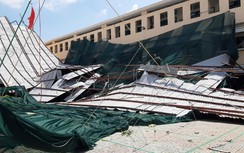 Cận cảnh trường học ở TP.HCM tan hoang sau cơn mưa lớn