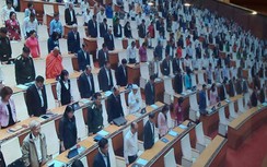 Quốc hội mặc niệm đồng bào tử nạn, chiến sĩ hy sinh do bão lũ miền Trung