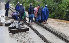 Công nhân đường sắt và nỗi lo mùa lũ