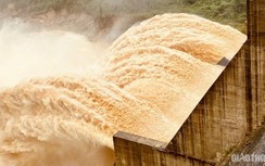 Lũ tàn phá nhà dân, giao thông: Thủy điện Đăk Mi 4 xả đúng quy trình?