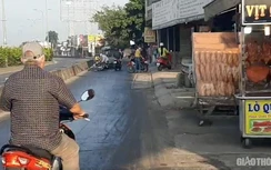 Dầu nhớt đổ ra QL22 kéo dài hơn 100m, hàng loạt người đi xe máy ngã lấm lem